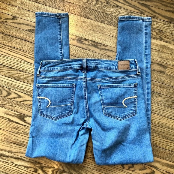 American Eagle Superstretch Light Wash Jegging | 6​​ - Picture 4 of 12